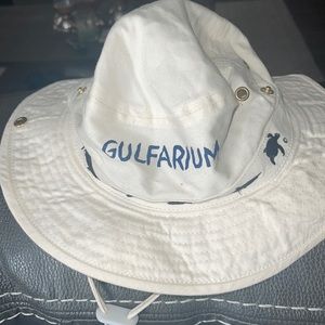 Gulfariun beach hat with string that tightens cute brand new